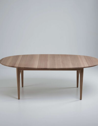 Øya dining table