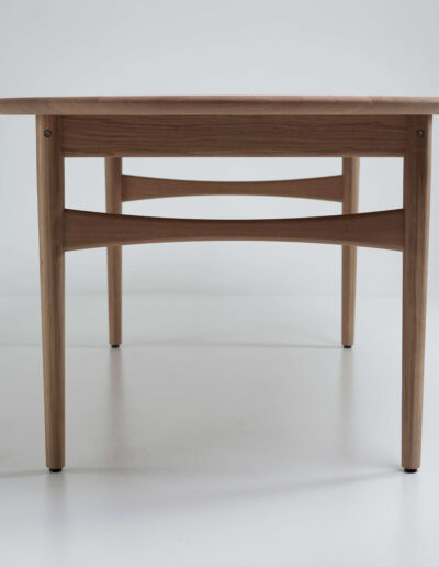 Øya dining table