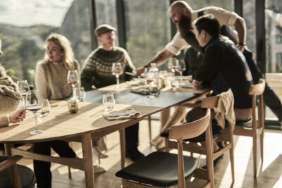 Eikund - The Bolder - Hertug dining chair, Øya dining table