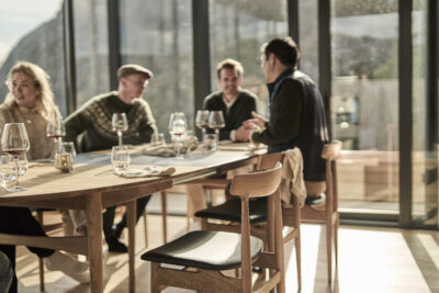Eikund - The Bolder - Hertug dining chair, Øya dining table