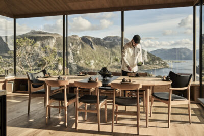 Eikund - The Bolder - Hertug dining chair, Øya dining table